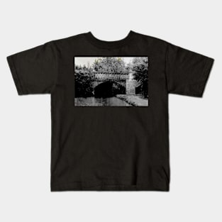 Bridge 66 North Oxford Canal no.1 Kids T-Shirt